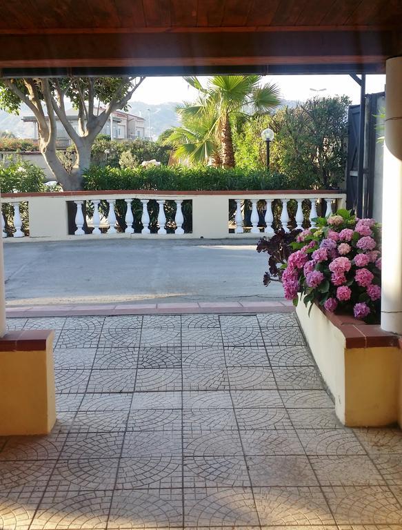 B&B Baia Dello Stretto Gallico Marina Екстериор снимка